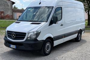 Mercedes Benz L2H2 143CV