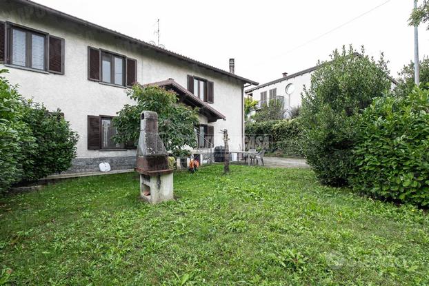 PORZIONE DI CASA CON AMPIO TERRENO EDIFICABILE AD