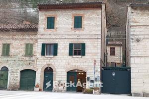 APPARTAMENTO IN CASA STORICA IN PIETRA