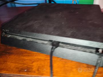 PS4 slim 500Gb 2 joystick 2 fili USB da 2m