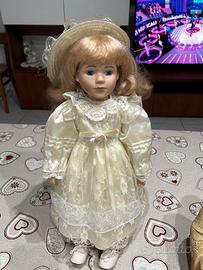 BAMBOLA PORCELLANA VICTORIA-PROMENADE COLLECTION