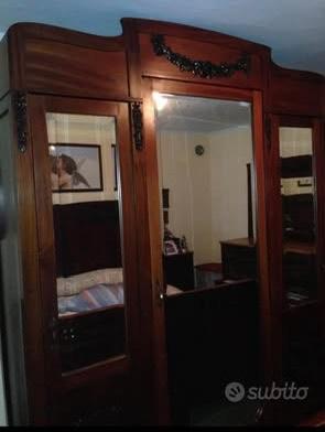 Armadio, comodini e cassettiera camera antica