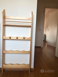 Libreria montessoriana in legno naturale