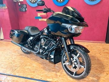 Harley Road Glide FLTRX 117 Iva esposta