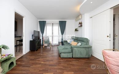 3 Locali con terrazzo all'ultimo piano, immerso