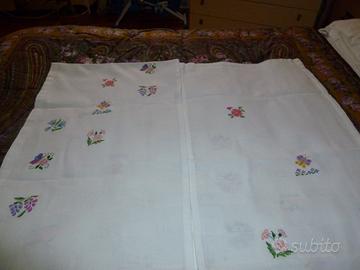 Tende ricamate a mano