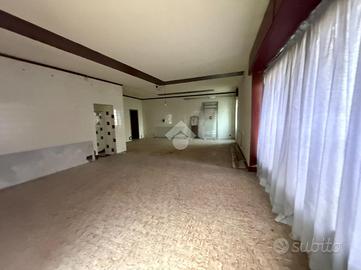 NEGOZIO A LA VALLETTA BRIANZA