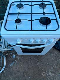 Cucina a gas con forno elettrico