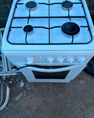Cucina a gas con forno elettrico