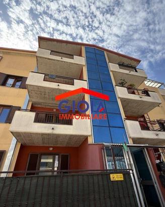 Palazzo / Stabile di 570 m² con più di 5 locali a 