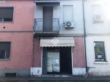 MONOLOCALE A VALLE SALIMBENE