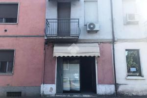 MONOLOCALE A VALLE SALIMBENE