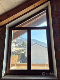 Finestra speculare doppia apertura