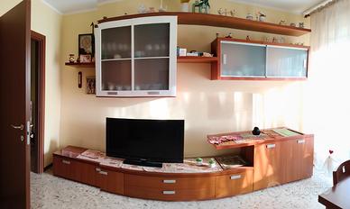 Soggiorno lineare, tavolo e sedie