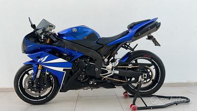 Yamaha r1