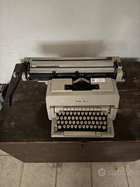 Macchina da scrivere Olivetti Linea 98 – Vintage o