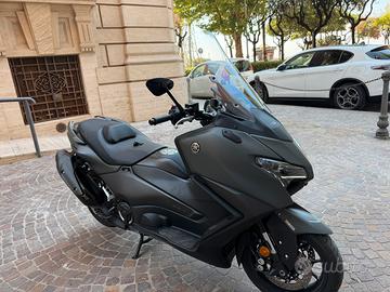 YAMAHA TMAX 560