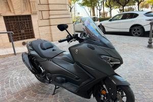 YAMAHA TMAX 560