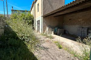 Indipendente con ampio giardino da ristrutturare