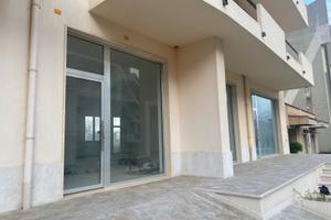 2 locali commerciali nuovi e luminosi