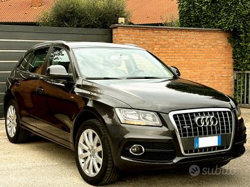 Audi Q5 2.0D aut. "S-line" int/est-Pelle,Nav-FUL