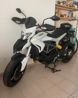 Ducati Hyperstrada 821