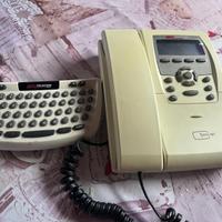 Telefono fisso e tastiera