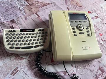 Telefono fisso e tastiera