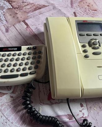 Telefono fisso e tastiera