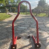 Cavalletto posteriore solleva moto