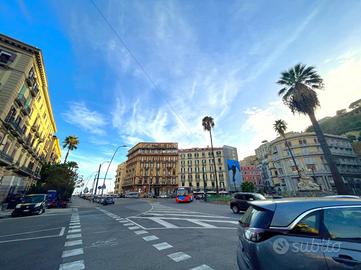 NEGOZIO A NAPOLI