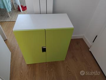Pensile Ikea Stuva con porte verdi