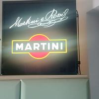 insegna luminosa Martini e rossi