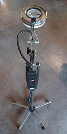 Lampada portatile con lente ingrandimento