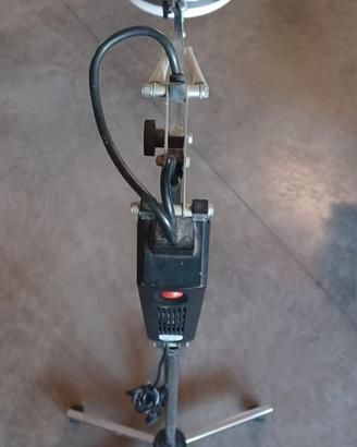 Lampada portatile con lente ingrandimento