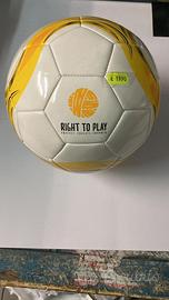 Palla da calcio in collaboraione con FC 25