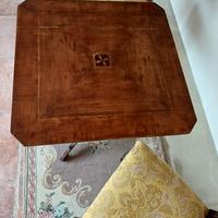 tavolo a vela intarsiato in noce