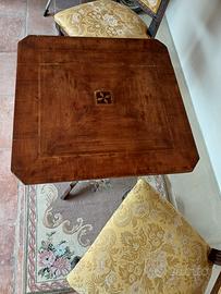 tavolo a vela intarsiato in noce