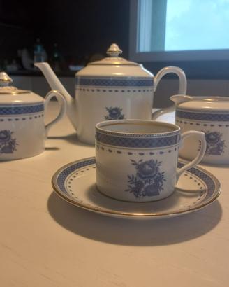 Prestigiosi servizi da The e Caffe’ in porcellana