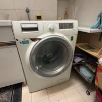 Cucina compresa di elettrodomestici