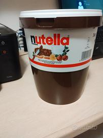 Vaso in plastica vuoto da 3kg Nutella