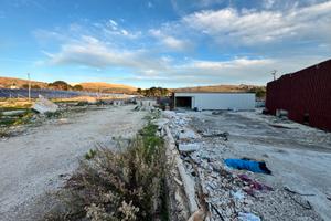 Custonaci capannone con spiazzale