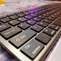 Combo tastiera + mouse wireless e bluetooth 