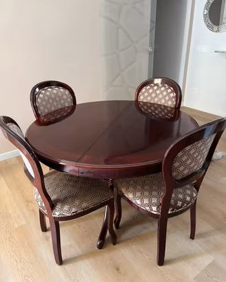 Elegante tavolo mogano tondo e 4 sedie