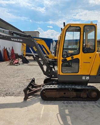Miniescavatore Volvo EC25/27ql