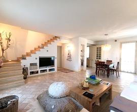Bivilla in zona centrale ottime finiture ZX562