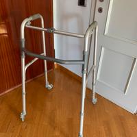 Deambulatore per anziani da interno