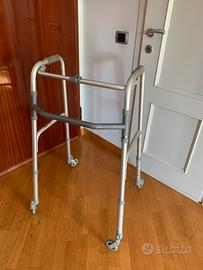 Deambulatore per anziani da interno