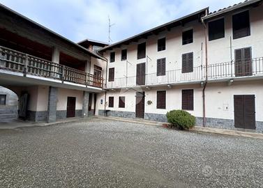 CASA DI CORTE A PONDERANO