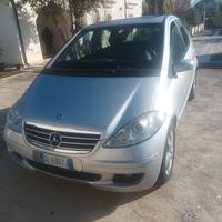 AUTO MERCEDES